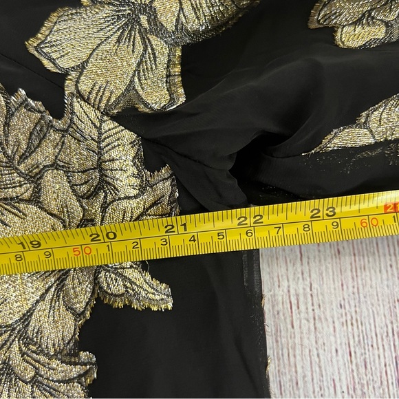 TOMMY BAHAMA Shimmering Shores Metallic Jacquard Peasant Top Large - Picture 6 of 9